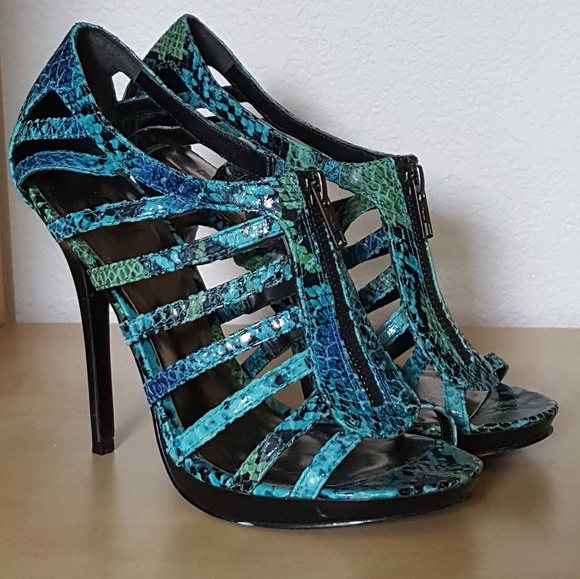 Gorgeous Bakers Heels - Beautiful ocean colors - Picture 6 of 8